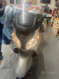 Suzuki burgman 650 grigio