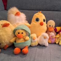 Paperi e pulcini di peluche