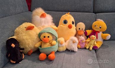 Paperi e pulcini di peluche