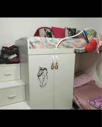 Letto a soppalco con armadio
