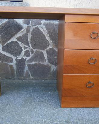 Scrivania in legno massiccio