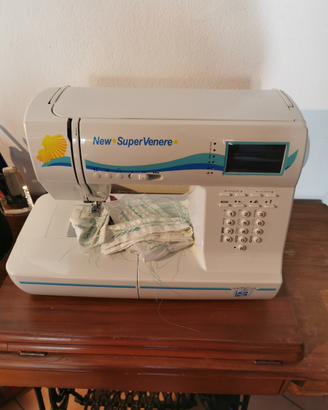 Macchina da cucire super automatica