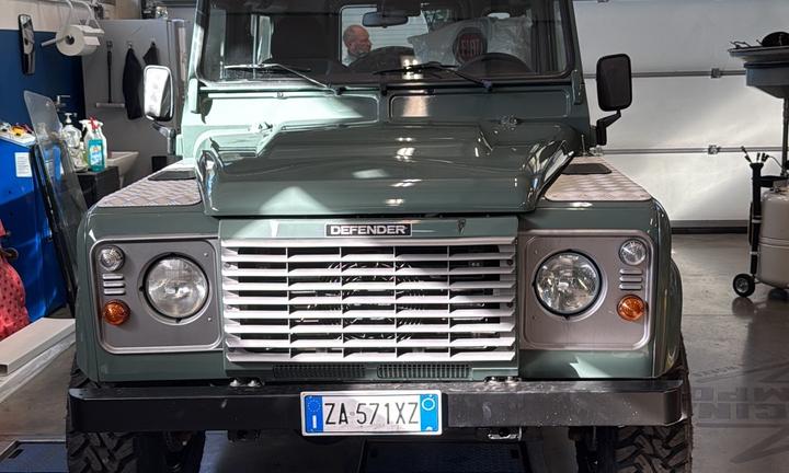 Land Rover Defender 90 2.4 TD4 Station Wagon SE