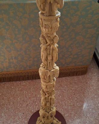 Colonna decorativa vintage in avoriolina