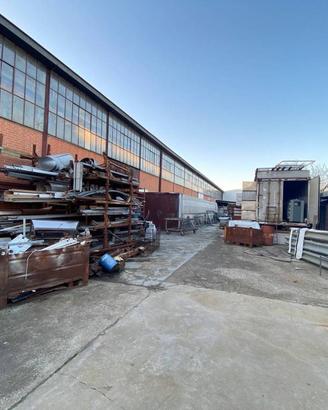 Immobile di 920 m² con 1 locale a Carmagnola