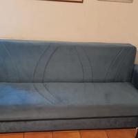 Divano letto con contenitore.