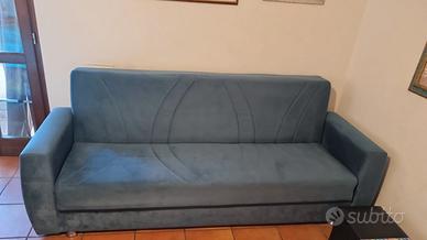 Divano letto con contenitore.