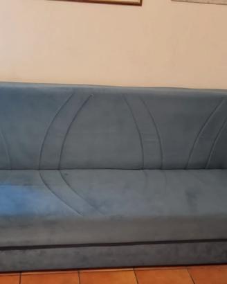 Divano letto con contenitore.