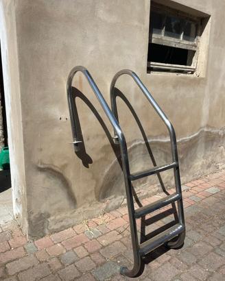 Scaletta per piscina interrata inox
