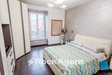 APPARTAMENTO SU DUE LIVELLI CON GIARDINO PRIVATO