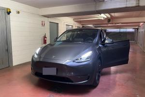 Tesla model Y Long Range AWD