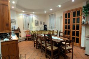 Villa di 340 m² con più di 5 locali e box auto dop