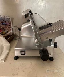 Affettatrice ghisa nuova lama 25 perfetta