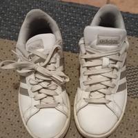 Scarpe Adidas numero 37 1/3