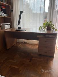 Scrivania con 2 cassettiere