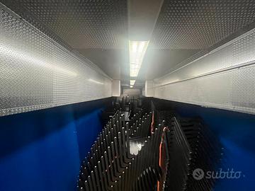 Semirimorchio hospitality racing