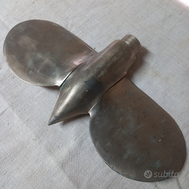 Elica nautica a passo variabile (vela - motore)