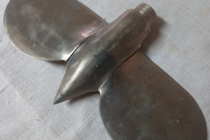 Elica nautica a passo variabile (vela - motore)