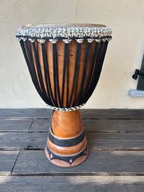 Djembè africano artigianale in legno - tamburo