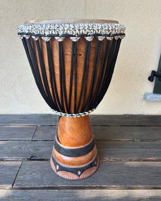 Djembè africano artigianale in legno - tamburo