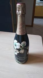 Bottiglia di Champagne Perrier Jouet 1983 piena