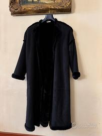 Spelndido cappotto lungo nero in eco pelliccia
