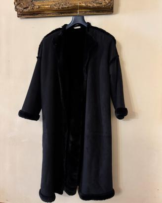 Spelndido cappotto lungo nero in eco pelliccia