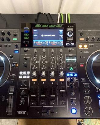 Pioneer DJ XDJ-XZ consolle DJ