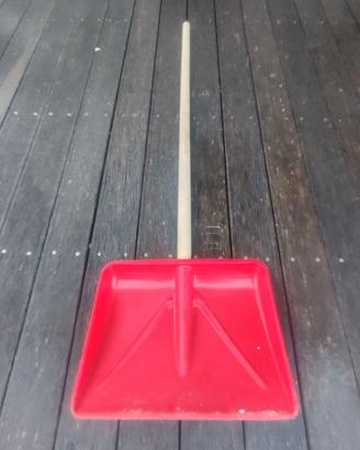 Pala grande da neve e/o fogliame e piccoli stralci