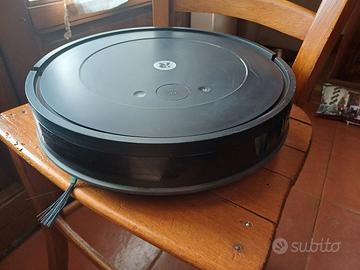 Robot aspirapolvere e lavapavimenti