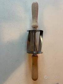 Taglia croissant in inox 10x6 cm