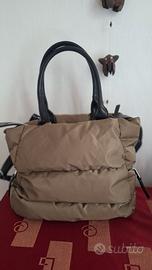 Borsa a tracolla o a mano da donna.