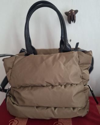 Borsa a tracolla o a mano da donna.