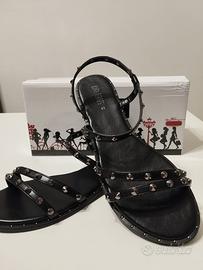 Sandali nuovi taglia 41