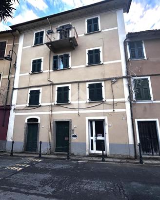 NEGOZIO A LERICI