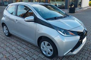 Toyota Aygo 1.0 VVT-i 69 CV 5 porte x-play