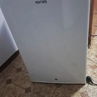 Frigo piccolo con scompartimento freezer