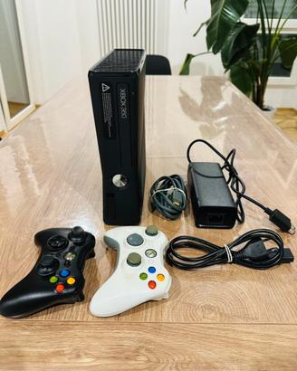 Xbox 360 + 2 controller e accessori originali!