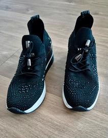 Sneakers con zeppa nere XTI