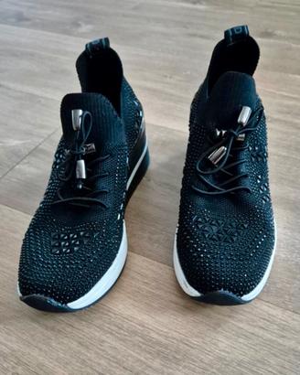 Sneakers con zeppa nere XTI