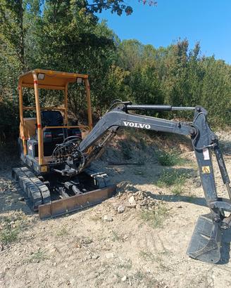 miniescavatore volvo ec20 