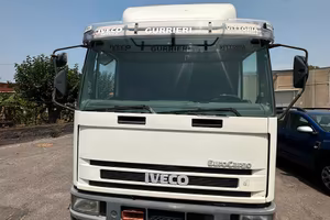 IVECO 80E18 – AUTOCARRO CON CASSONE CENTINATO