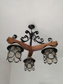 Lampadario rustico legno e ferro taverna
