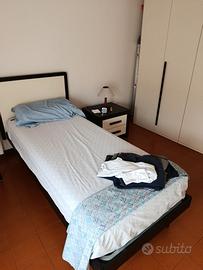 Letto singolo più comodino