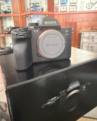Sony A7RV con due batterie originali