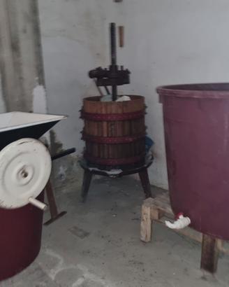 SET ATTREZZATURA PER VINIFICAZIONE