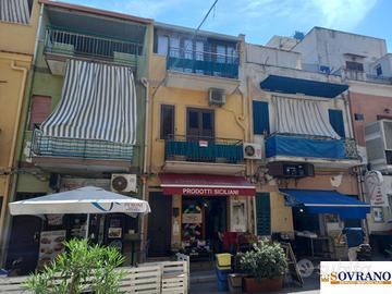 PALAZZINA INDIPENDENTE FRONTE MARE ISOLA DELLE