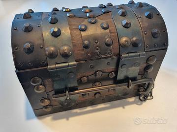 Piccolo Forziere stile Medievale Artigianale 