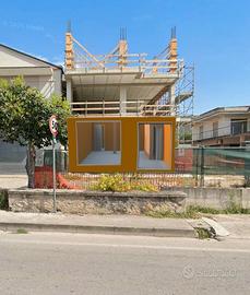 Locale a piano terreno con ampio parcheggio