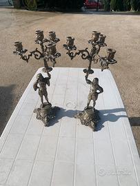 Candelabri antichi di bronzo pieno particolari